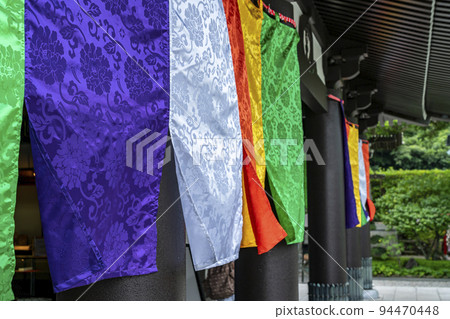 [Kanagawa Prefecture] Five-colored curtain fluttering in the wind at Hasedera Temple 94470448
