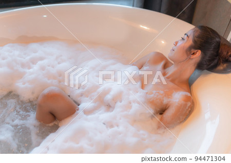 Beautiful young asian sexy woman relax smile leisure in bathtub in bathroom Beautiful young asian sexy woman relax smile leisure in bathtub in bathroom 94471304