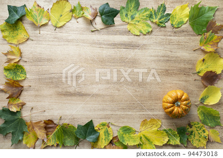Thanksgiving background with pumpkins and leaves Thanksgiving background with pumpkins and leaves 94473018