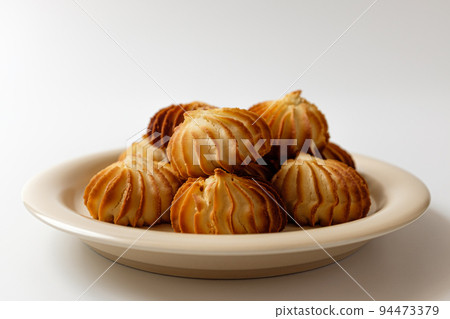 chestnut boro on white background 94473379