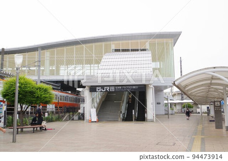 Shinshu, Matsumoto City, Nagano Prefecture, Alps Exit of Matsumoto Station, gateway to national treasures "Matsumoto Castle" and "Gakuto Rakuto" 94473914