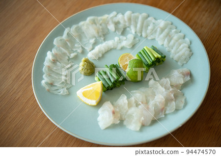 Maggot sashimi (thin sashimi and kelp tightening) 94474570
