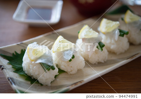 Magochi nigiri 94474991