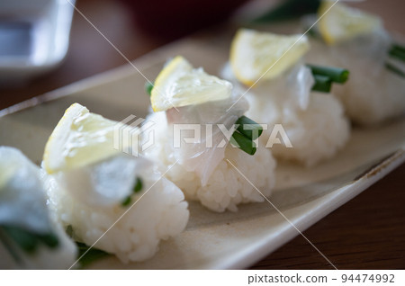 Magochi nigiri 94474992