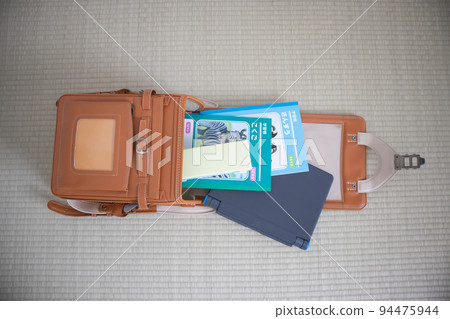 書包和平板電腦 書包和平板電腦 94475944