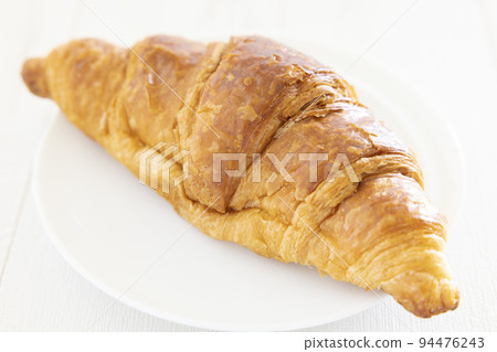 Delicious croissant Delicious croissant 94476243