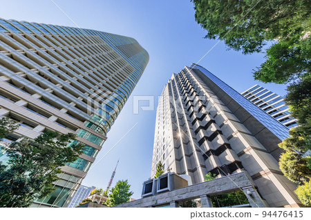 與美麗的晨光的東京都市風景 與美麗的晨光的東京都市風景 94476415