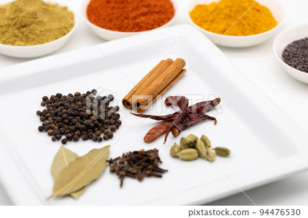 spices for curry 94476530