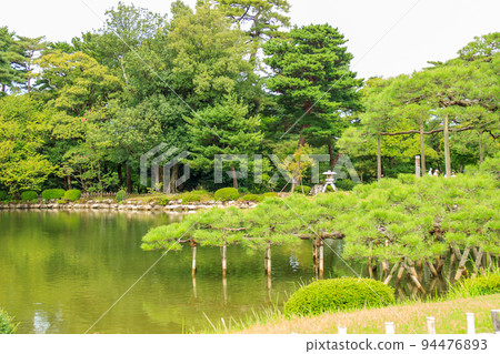 金澤名勝兼六園霞之池周邊景色 94476893