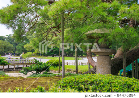 金澤名勝兼六園霞之池周邊景色 94476894