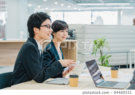 Meeting business people Meeting business people 94480331
