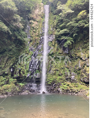Waterfall 94482424