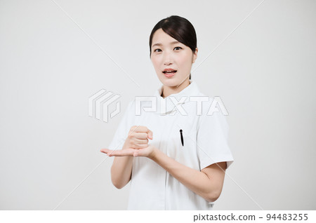 白色的一位小姐 白色的一位小姐 94483255