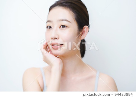 A woman checking her skin condition 94483894