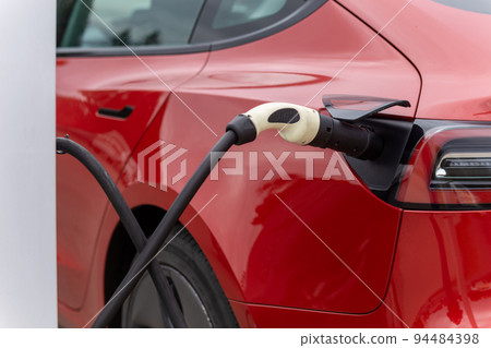 Power supply connect to electric vehicle for charge to the battery. Power supply connect to electric vehicle for charge to the battery. 94484398