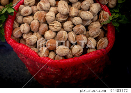 Walnuts in shell heap pattern as organic food background 94485572
