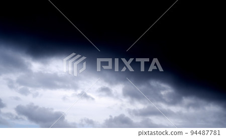 Boundary of clouds before torrential downpour Boundary of clouds before torrential downpour 94487781