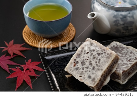 Kintsuba and sencha set 94489113