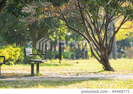 秋季公園長椅 秋季公園長椅 94489771