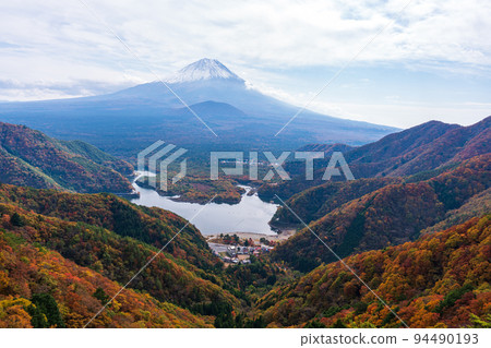 （山梨縣）精進湖和富士山與秋葉的精進峠 94490193