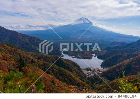 (山梨縣)精進湖和富士山與秋葉的精進峠 (山梨縣)精進湖和富士山與秋葉的精進峠 94490194