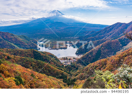 (山梨縣)精進湖和富士山與秋葉的精進峠 (山梨縣)精進湖和富士山與秋葉的精進峠 94490195
