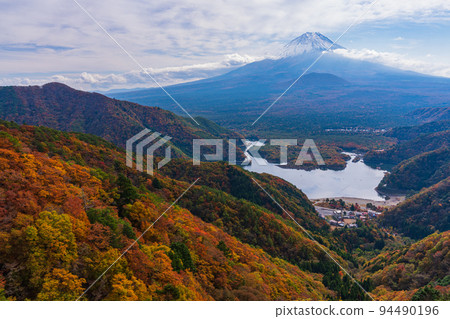 (山梨縣)精進湖和富士山與秋葉的精進峠 (山梨縣)精進湖和富士山與秋葉的精進峠 94490196