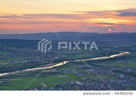 [從萬取山展望台眺望京田邊市（傍晚）] 京都府都筑郡井出町多賀大峰 94490240