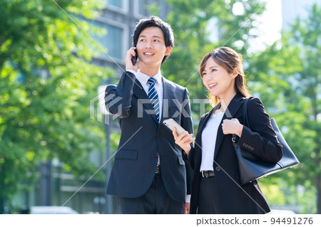 女商人男性智能手機團隊銷售商人 94491276
