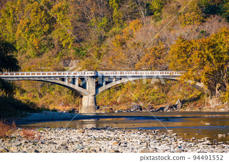Autumn in Nasukarasuyama, Tochigi Arashiyama in Kanto Falling rocks with autumn leaves Sakaibashi 94491552