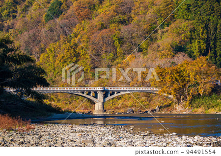 Autumn in Nasukarasuyama, Tochigi Arashiyama in Kanto Falling rocks with autumn leaves Sakaibashi 94491554