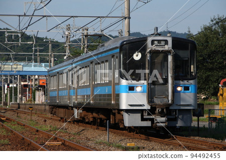 [Y] Yosan Line 7000 Series Train (Takamatsu⇔Matsuyama) 94492455