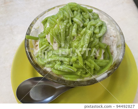 Malaysian shaved ice cendol 94492827
