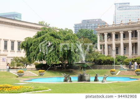 This is the scenery in front of Seokjojeon Hall of the Korean Empire located in Deoksugung Palace (Historic Site No. 124). This is the scenery in front of Seokjojeon Hall of the Korean Empire located in Deoksugung Palace (Historic Site No. 124). 94492908