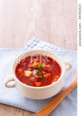 吃蔬菜通心粉 吃蔬菜通心粉 94492923