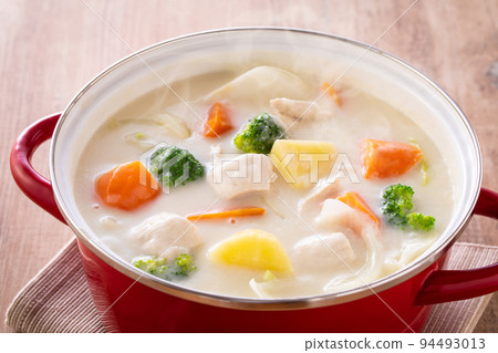 make chicken cream stew make chicken cream stew 94493013