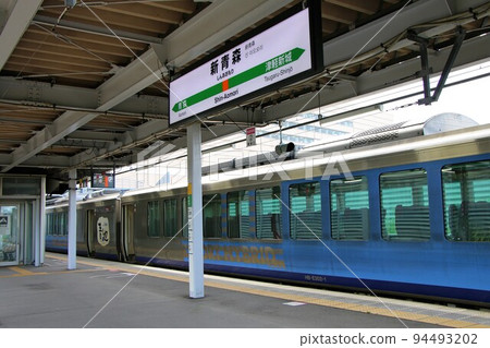 【JR東日本】王羽本線新青森站HB-E300系列“Resort Shirakami”~青池~ 【JR東日本】王羽本線新青森站HB-E300系列“Resort Shirakami”~青池~ 94493202