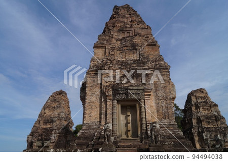 siem reap angkor ruins east mebon central shrine 94494038