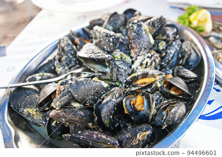 帶殼貽貝用鹽煮 94496601