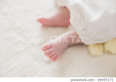 1 month old baby parts cut legs 1 month old baby parts cut legs 94497271