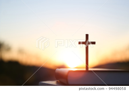 Bright sunlight, bible and holy jesus christ cross silhouette 94498058