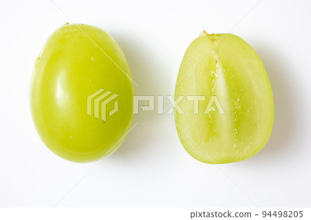 Yamanashi Prefecture Shine Muscat (large) (Japanese brand grape) Yamanashi Prefecture Shine Muscat (large) (Japanese brand grape) 94498205