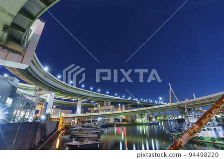 Tempozan Junction and the dock, featuring a huge loop, night view 94498220