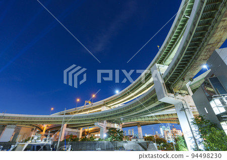 Tempozan Junction and the dock, featuring a huge loop, night view 94498230