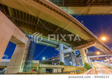 Night view of the junction seen from Senbune Bridge, piers standing side by side Night view of the junction seen from Senbune Bridge, piers standing side by side 94498233