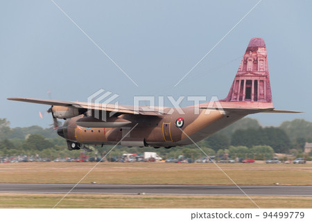 約旦空軍 C-130H 特殊油漆起飛 94499779