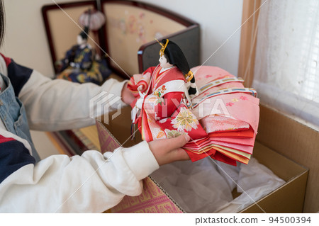 收起hina娃娃 94500394