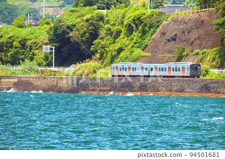 大村灣的大海美麗的盛夏大村線 94501681