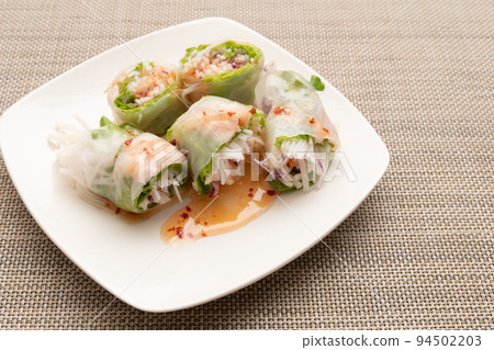 Raw spring roll Raw spring roll 94502203