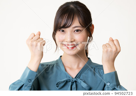 微笑的女商人，白色背景 94502723